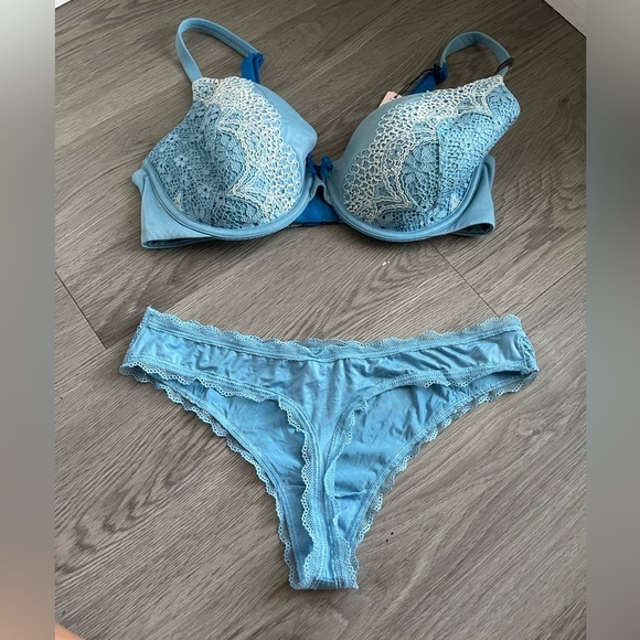 Victoria’s Secret body by Victoria lined perfect coverage 34D - Picture 4 of 9